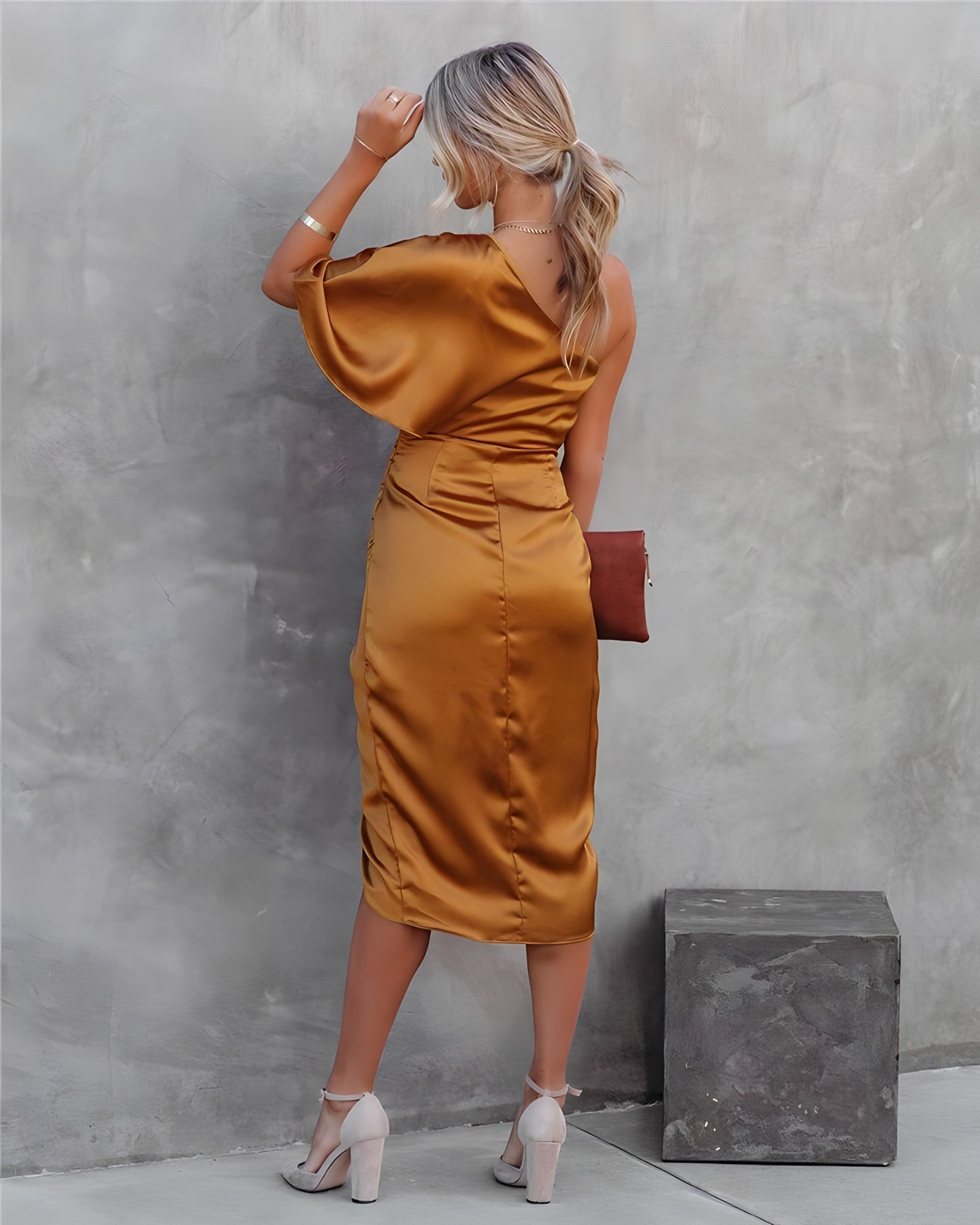 Supreme SilkDress™ |  Elegante zijden jurk met één schouder